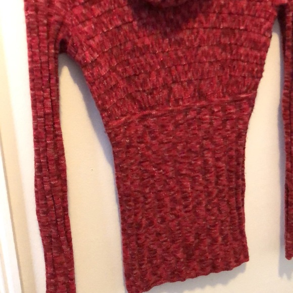 Red festive turtleneck - Picture 4 of 5